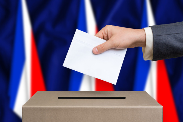 Wahl in Frankreich - Abstimmung an der Wahlurne - Foto, Bild