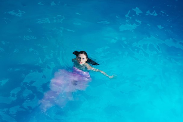 pretty sexy woman in swimming pool - Zdjęcie, obraz
