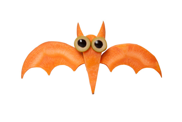 Vicces Halloween denevér készült sárgarépa  - Fotó, kép