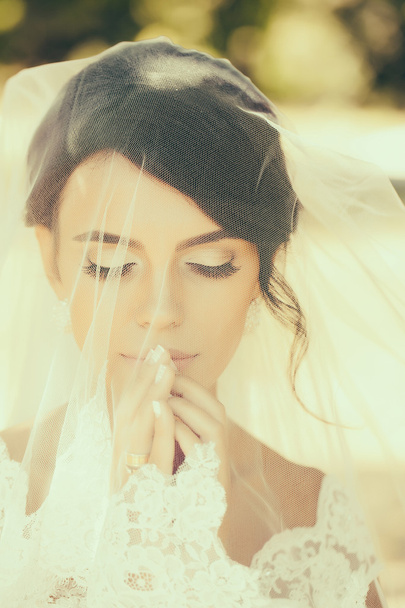 pretty bride under veil - Foto, Imagen