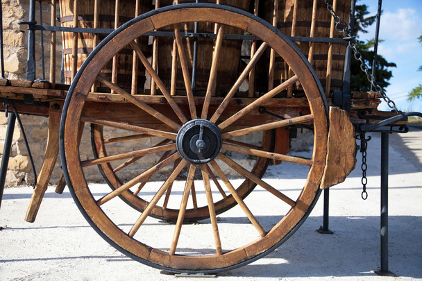 Carro antiguo de madera
 - Foto, imagen