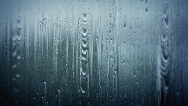 Deszcz padający na okienku okna - Materiał filmowy, wideo