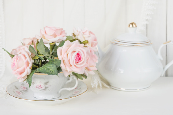 Tea cup, teapot and roses - Fotó, kép