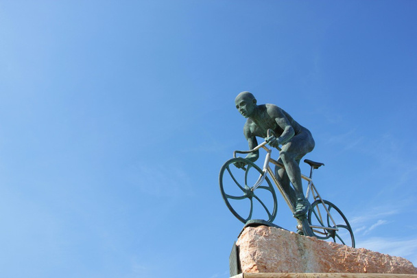 anıt bisikletçiler - Fotoğraf, Görsel