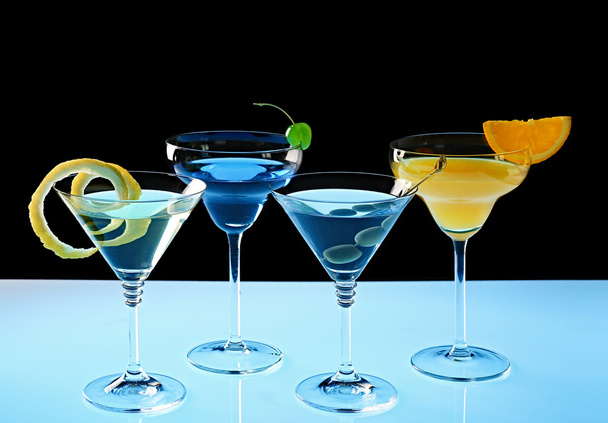 Different drinks on light table - Foto, Bild