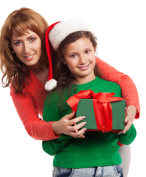 Щаслива дитина і мати з різдвяним подарунком
 - Фото, зображення