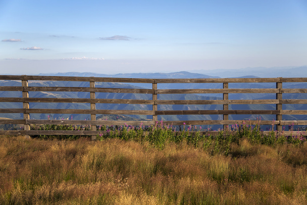Fence in mountains landscape - Valokuva, kuva