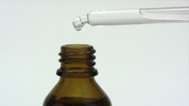 Eyedropper and Medicine Bottle - Materiał filmowy, wideo