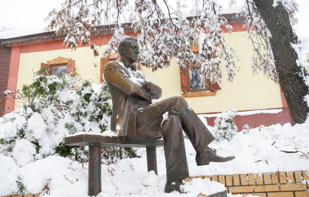 Az író Mihail Bulgakov Kijevben emlékműve. Ukrajna - Fotó, kép