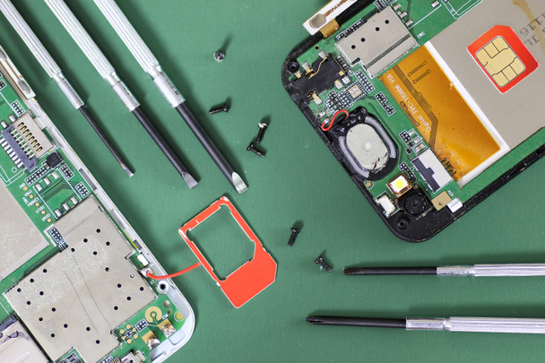 micro riparazione del chip del telefono cellulare
 - Foto, immagini