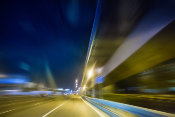 hoge snelheid verkeer nachts - Foto, afbeelding