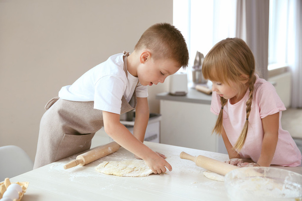 Kids making biscuits - Zdjęcie, obraz