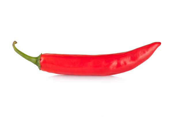 Roter Chili- oder Cayennepfeffer isoliert auf weißem Hintergrund - Foto, Bild
