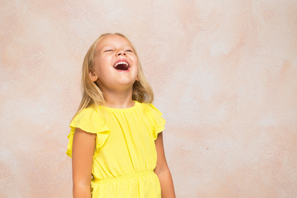 happy laughing little girl - Fotoğraf, Görsel