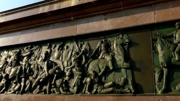 A történelmi karaktereket, a Victory Column féldombormű egy emlékmű, Berlin, Németország. Tervezte Heinrich Strack, 1864-ben, a porosz győzelem a dán porosz – francia háború emlékére. - Felvétel, videó