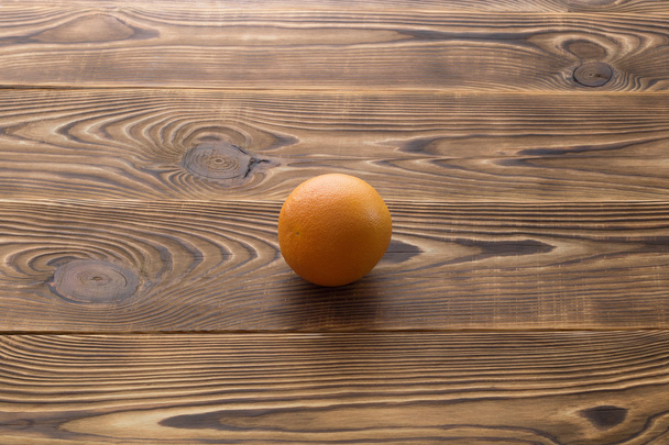 Свіжий стиглий грейпфрут на дерев'яному фоні
 - Фото, зображення