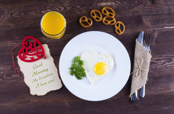 Fried egg for breakfast. Breakfast with a wish for the beloved.  - Fotografie, Obrázek