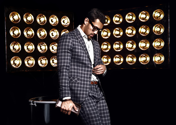 Man dressed in elegant suit - Foto, afbeelding