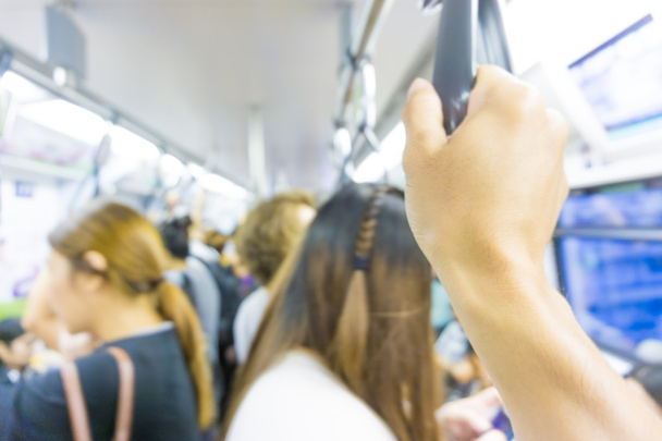 Niewyraźne tło działalności ludzi w metrze - Zdjęcie, obraz