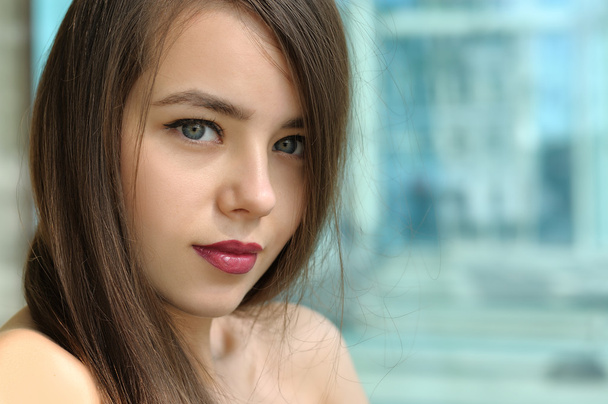 Close-up portrait of a beautiful girl - Foto, Imagen