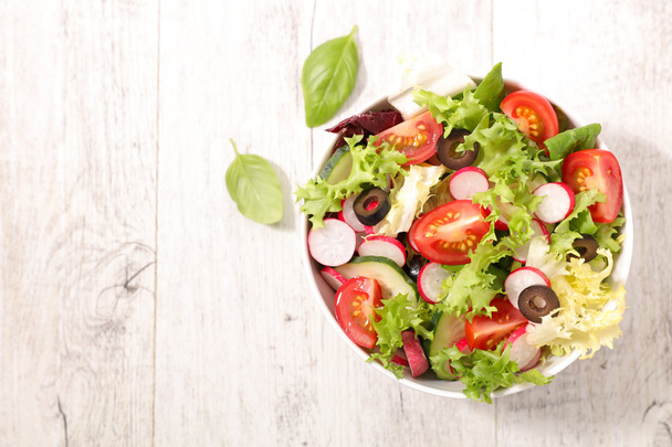 Salat mit Tomaten und Rettich - Foto, Bild