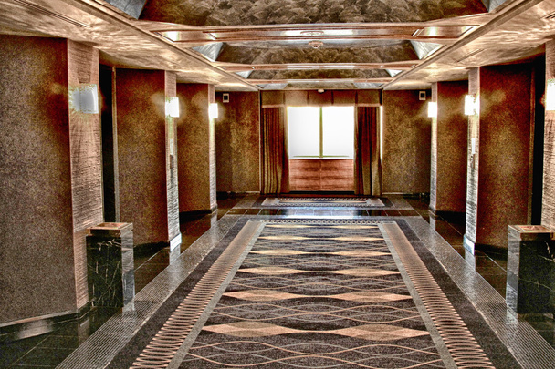 El vestíbulo de los ascensores del hotel
 - Foto, Imagen
