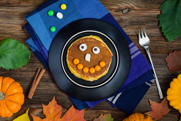 Pumpkin pancakes for Halloween breakfast - Foto, imagen