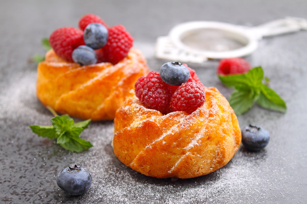 cakes with raspberries and blueberries - Photo, Image