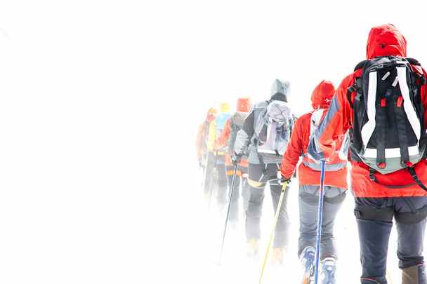 esquiadores de turismo em grupo
 - Foto, Imagem