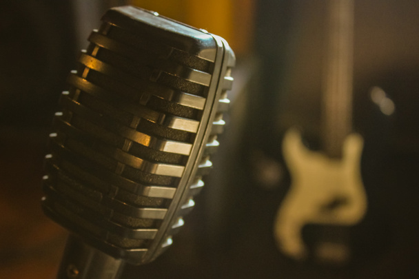 Microfoon in de muziekstudio - Foto, afbeelding