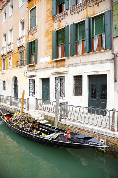 Gondola on the Venetian Lagoon. - Foto, Imagen
