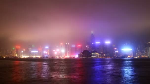 Hong kong şehir gökyüzü hat victoria Limanı görünümündeki geceleri - Video, Çekim