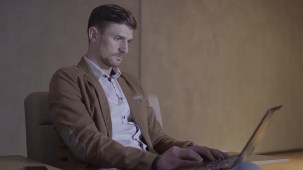 Businessman is looking with surprise at his laptop computer. - Materiał filmowy, wideo