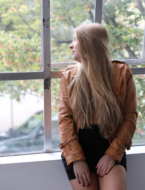 Beautiful Blond Woman Sitting in a Window - Foto, immagini