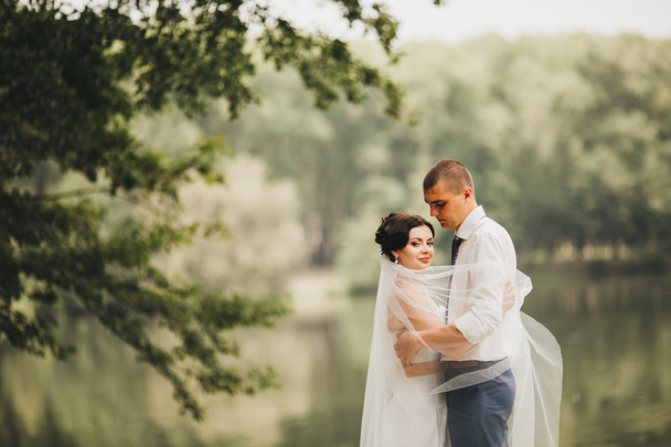 Bride and groom having a romantic moment on their wedding day - Fotografie, Obrázek