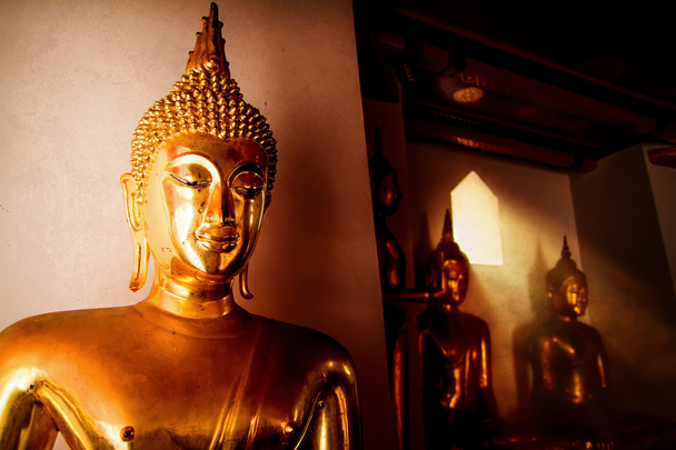 Buddha in Wat Pho Temple sequential nicely in Bangkok, Thailand. - Φωτογραφία, εικόνα