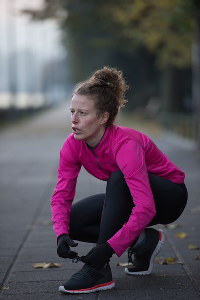 woman  stretching before morning jogging - Foto, afbeelding