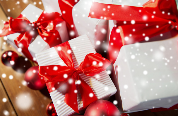 close up of gift boxes and red christmas balls - Valokuva, kuva