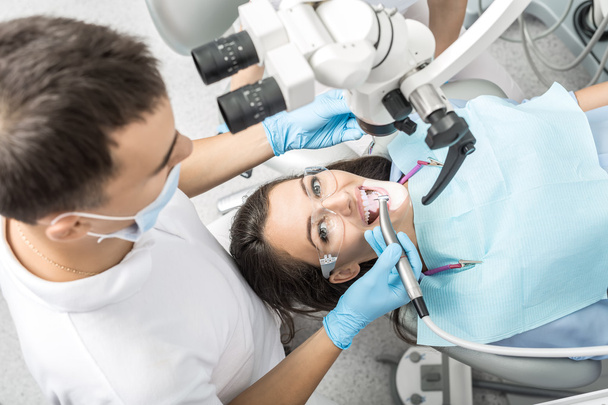 Pacjent w gabinecie stomatologicznym - Zdjęcie, obraz