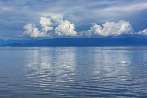 Hermoso paisaje marino a lo largo de la costa del Pacífico
  - Foto, imagen