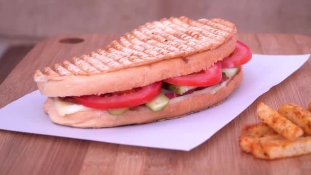Ayvalik toast, traditional Turkish fast food from aegean town and potato wedges rotating - Footage, Video