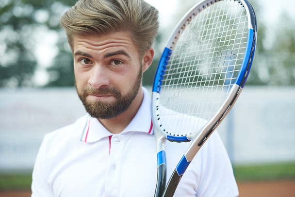 Jeune joueur de tennis
  - Photo, image