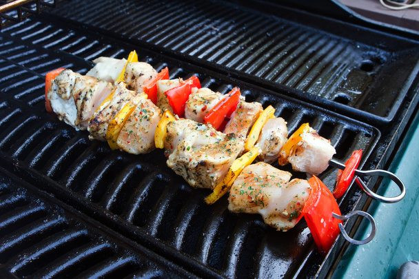 chicken and pepper kebabs slowly cooking on the barbecue - Photo, Image
