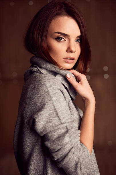 Closeup portrait of pretty model in grey dress in studio - Fotoğraf, Görsel
