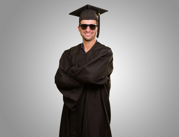 Graduate Man com as mãos dobradas
 - Foto, Imagem