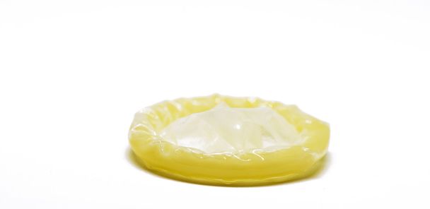 Isolado no preservativo fundo branco
 - Foto, Imagem