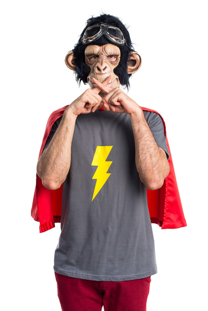Supersankari apina mies tekee hiljaisuus ele
 - Valokuva, kuva