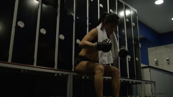 MMA fighter alone in locker room - Záběry, video