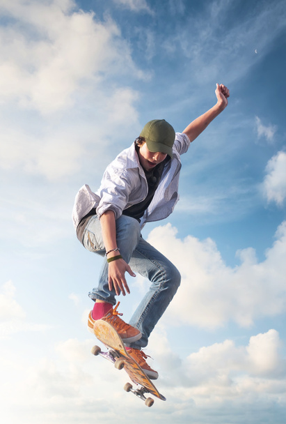 Skater on the sky background - Foto, Imagem