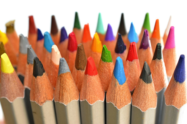 Crayons de couleur sur fond blanc - Photo, image